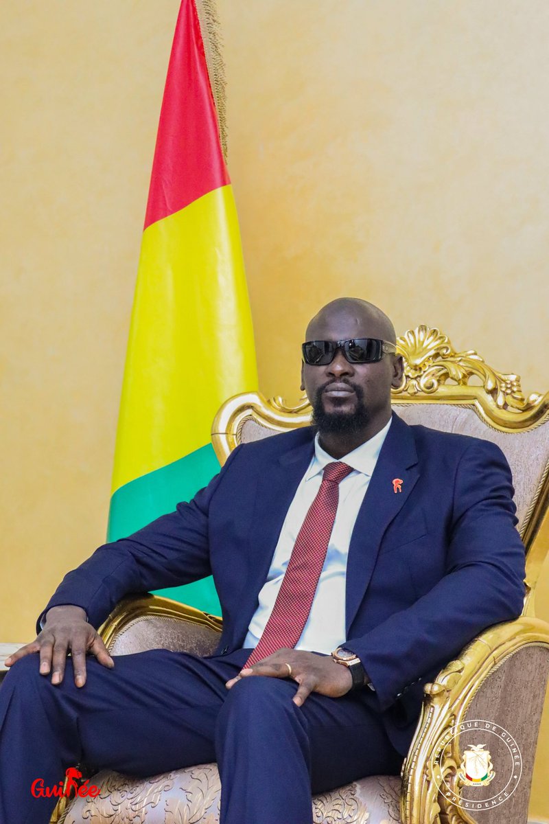 Presidence_gn's tweet image. 𝗔𝗲́𝗿𝗼𝗽𝗼𝗿𝘁 𝗜𝗻𝘁𝗲𝗿𝗻𝗮𝘁𝗶𝗼𝗻𝗮𝗹 𝗔𝗵𝗺𝗲𝗱 𝗦𝗲́𝗸𝗼𝘂 𝗧𝗼𝘂𝗿𝗲́ : 𝗹𝗲 𝗖𝗵𝗲𝗳 𝗱𝗲 𝗹'𝗘́𝘁𝗮𝘁 𝗮 𝗽𝗿𝗶𝘀 𝗹𝗲 𝗱𝗲́𝗽𝗮𝗿𝘁 𝗽𝗼𝘂𝗿 𝗹𝗮 𝟳𝟴𝗲̀𝗺𝗲 𝗔𝘀𝘀𝗲𝗺𝗯𝗹𝗲́𝗲 𝗚𝗲́𝗻𝗲́𝗿𝗮𝗹𝗲 𝗱𝗲 𝗹'𝗢𝗡𝗨 

Le Chef de l'État, le Colonel Président Mamadi…