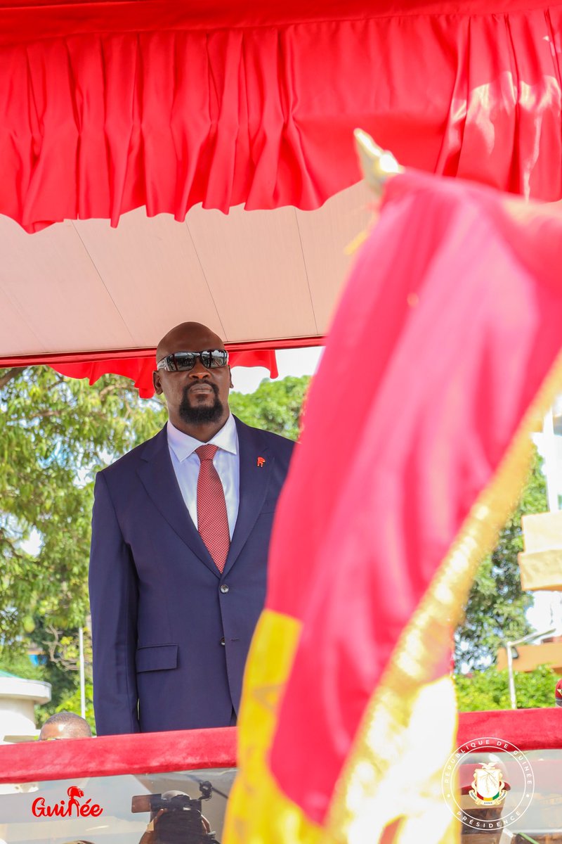 Presidence_gn's tweet image. 𝗔𝗲́𝗿𝗼𝗽𝗼𝗿𝘁 𝗜𝗻𝘁𝗲𝗿𝗻𝗮𝘁𝗶𝗼𝗻𝗮𝗹 𝗔𝗵𝗺𝗲𝗱 𝗦𝗲́𝗸𝗼𝘂 𝗧𝗼𝘂𝗿𝗲́ : 𝗹𝗲 𝗖𝗵𝗲𝗳 𝗱𝗲 𝗹'𝗘́𝘁𝗮𝘁 𝗮 𝗽𝗿𝗶𝘀 𝗹𝗲 𝗱𝗲́𝗽𝗮𝗿𝘁 𝗽𝗼𝘂𝗿 𝗹𝗮 𝟳𝟴𝗲̀𝗺𝗲 𝗔𝘀𝘀𝗲𝗺𝗯𝗹𝗲́𝗲 𝗚𝗲́𝗻𝗲́𝗿𝗮𝗹𝗲 𝗱𝗲 𝗹'𝗢𝗡𝗨 

Le Chef de l'État, le Colonel Président Mamadi…