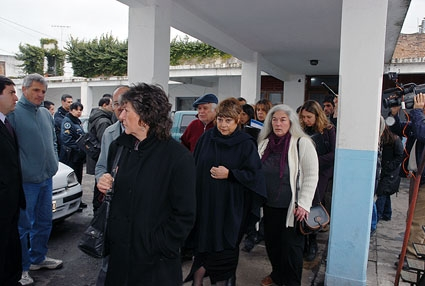 myriambregman's tweet photo. Julio López recorrió comisarías con otros sobrevivientes, declaró en varias causas y el 18 de Septiembre de 2006 quería estar en la sala de audiencias porque íbamos a alegar en su nombre pidiendo condena por genocidio. 
Nunca llegó. Nunca apareció. Nunca se abrieron los archivos. https://t.co/tPHvhaTQ86