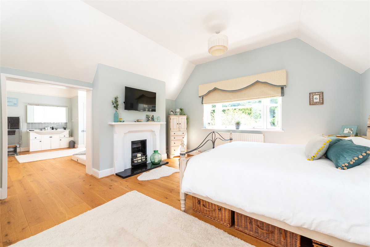 This week's #PropertyOfTheWeek is Great Kimble House ✨

A Victorian six bedroom detached house with stables, tennis court, swimming pool and double garage.

📍 Great Kimble, Buckinghamshire.

Find out more > ow.ly/YW8O50PMIl5