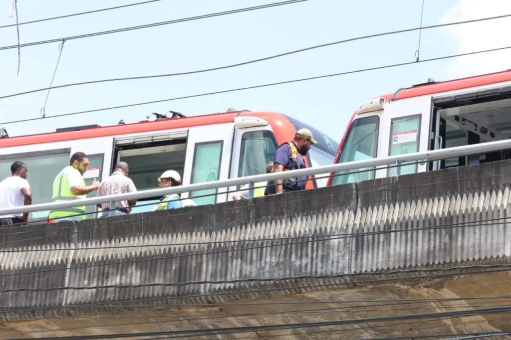 Si lo de el metro fue negligencia: que paguen los culpables. Hay que establecer responsabilidades. Si lo de el metro fue sabotaje: que paguen los culpables. Hay que establecer responsabilidades.