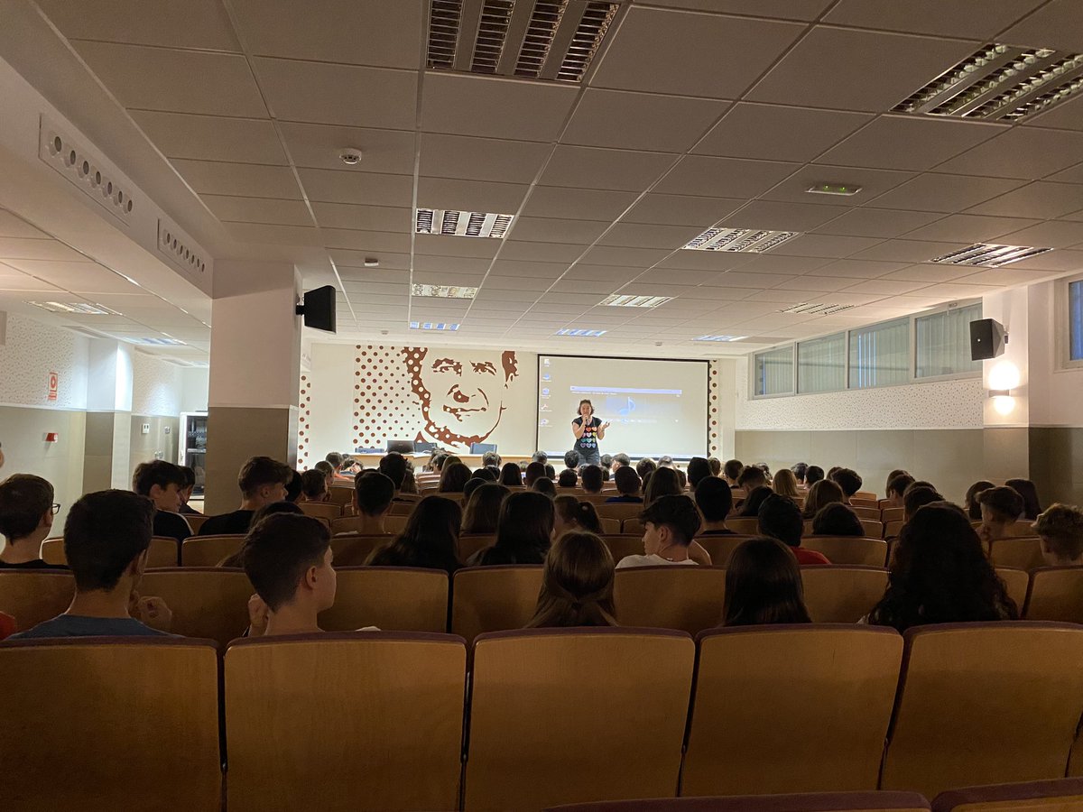 Esta mañana han tenido lugar las convivencias de tercero y cuarto de la ESO. Primero han participado en un momento de oración y luego han tenido momentos de compartir con sus compañeros en Navarrés y Godelleta 🤝🏻❣️
#Unsueñoparati