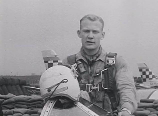 TheRealBuzz's tweet photo. Wishing a Happy Birthday to the @usairforce – a highly distinguished service built by generations of great patriots that I’m beyond proud to have been a part of! From the skies, to space, to our strategic needs, the U.S. Air Force has always shown us how to #AimHigh and Fly-Fight-Win for the nation. For having just turned 76, you’re looking pretty good! #AProudSalute