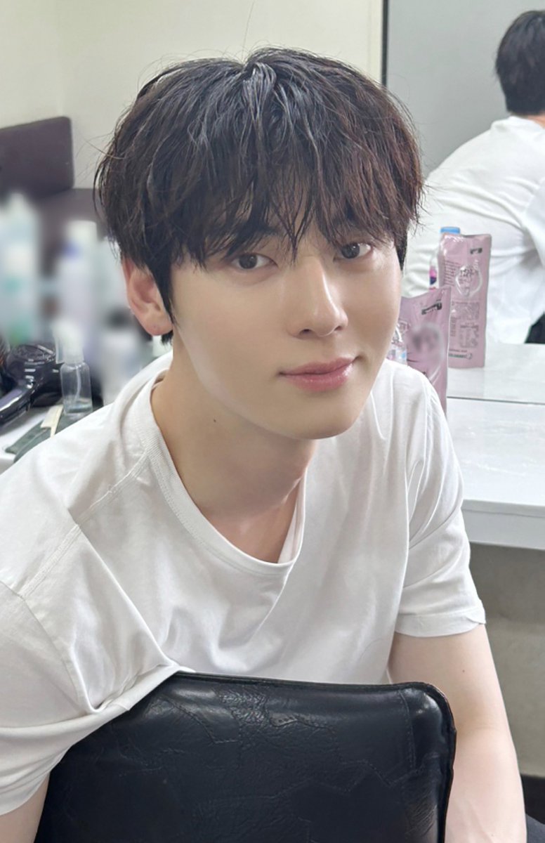 MINHYUN_PLEDIS's tweet image. [#Moment_H] 📸

매주 기다리던 월요일에
도하 오빠가 행복해하는데 슬픈 이유는
마지막 회가 다가와서 일까요.. 😢

힘들었던 과거는 잊고 809배로 행복할
도하의 마지막 이야기는
내일 밤 9시 10분에 만나요 📣

#황민현 #HWANGMINHYUN
#소용없어거짓말 #MyLovelyLiar