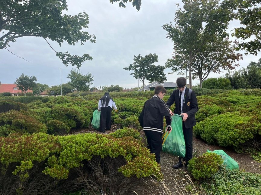 NAclimate's tweet photo. This week, my class and I joined the Three Towns Clean Up Crew to help tidy up our school. We collected over 10 bags of litter! Thank you so much for your support and remember: don’t be a litter bug! 🐞 
#ClimateActionNow

@StMattsEco @StmattsASN https://t.co/rZYz1L7HCv