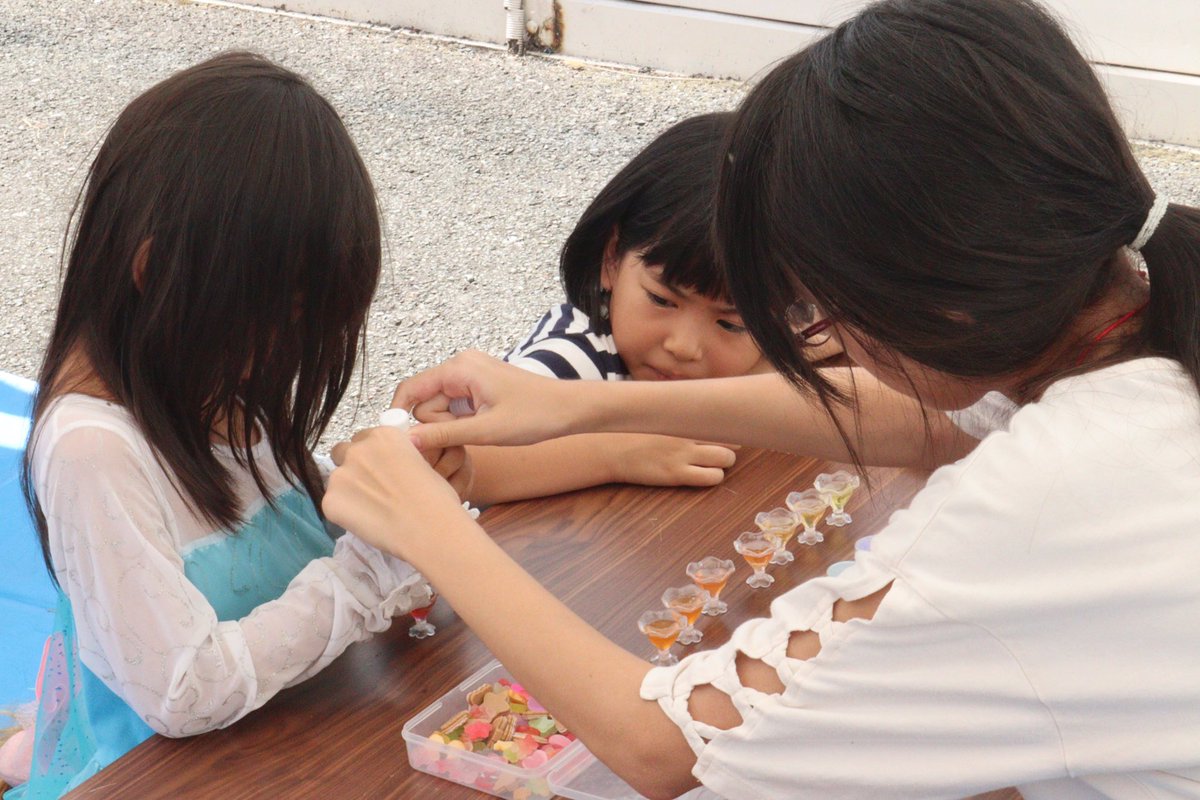 sekoguchi_a's tweet photo. 昨夜は #VIVANT が圧巻すぎて投稿せずに考察を追っていました。さて、#39TABLE の振り返りの続き、縁日編。子どもたちの子どもたちによる子どもたちのための遊びを提供するブース。たくさんの子どもたちの笑顔が響き渡っていました。 https://t.co/xHq4kJqGvK