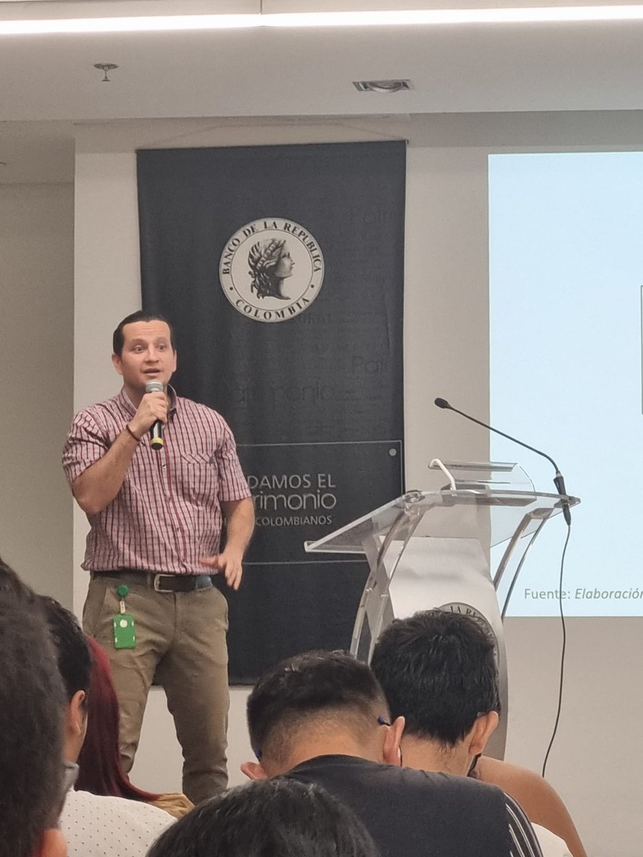 yosoyfet's tweet photo. Holme Harrinso, rector de la FET, partició del ciclo de Talleres de Ciencia, Tecnología e Innovación que fueron desarrollados en el marco de la alianza liderada por la Biblioteca del Banco de la República y la Red de Instituciones de Educación Superior REDIES-HUILA. https://t.co/zwx5vPRe8U
