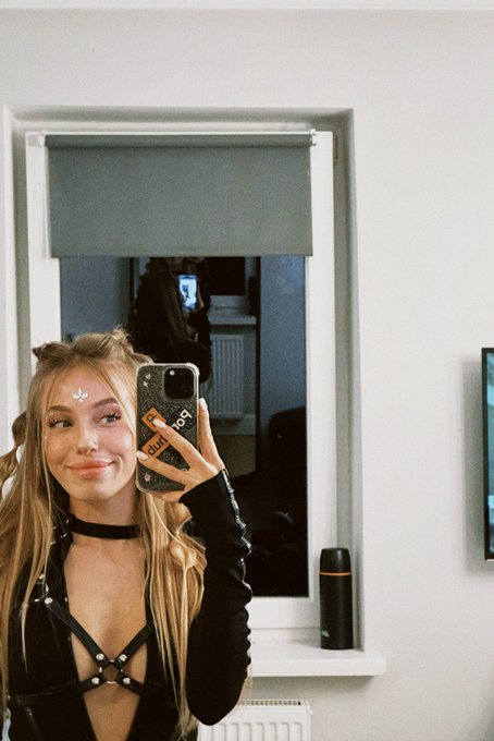 Have you seen my new hot video?😏🫦 https://t.co/OiLQpCfEB3<a href="/tag/nails"class="tags"><span>#nails</span></a><a href="/tag/whitenails"class="tags"><span>#whitenails</span></a><a href="/tag/feet_lover"class="tags"><span>#feet_lover</span></a>