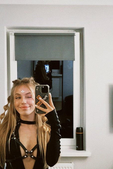 Have you seen my new hot video?😏🫦 https://t.co/OiLQpCfEB3<a href="/tag/nails"class="tags"><span>#nails</span></a><a href="/tag/whitenails"class="tags"><span>#whitenails</span></a><a href="/tag/feet_lover"class="tags"><span>#feet_lover</span></a>