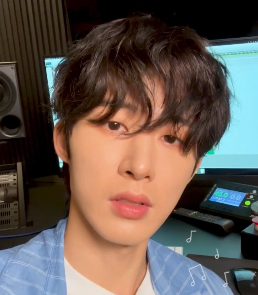 jjin_0717's tweet photo. 우리한빈이 투어 다니면서 영감도 많이 받고
책도 읽으면서 건강하게 잘 지내다 와~
ㄴ컵라면은 역시 육개장이지🤭👍
@shxx131bi131 #BI #비아이 https://t.co/ufxY0f8BU2
