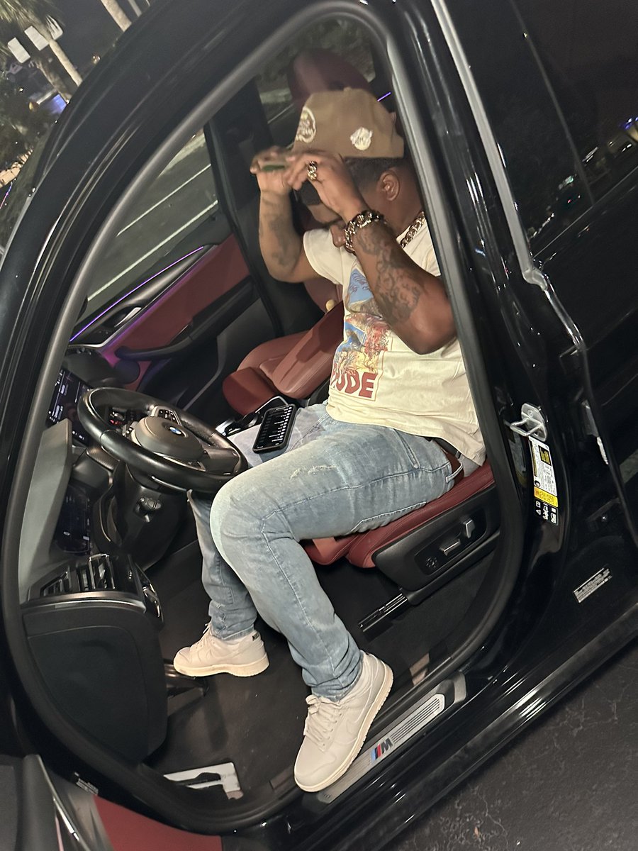 TM_Rell's tweet photo. Tryna run this shit up through the ceiling I ain’t doing no chilling💯
#27🎉 https://t.co/4sVxeHABrG