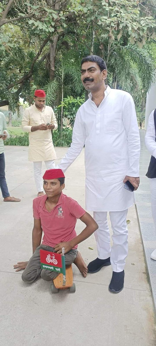 yaduwanshiyada's tweet photo. पंखों से कुछ नहीं होता !
हौसलों से उड़ान होती है!!

                आदरणीय जी❤️🙏 https://t.co/9A8AXlyhuS