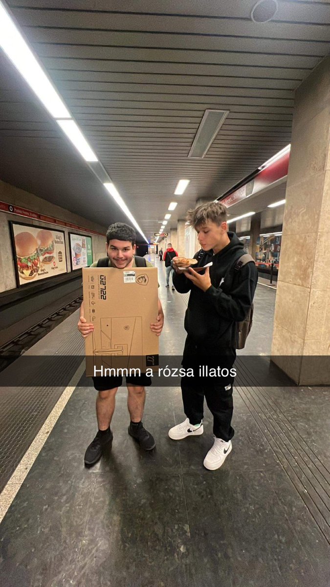 CsabaMetz's tweet photo. Mi történik bro?????? https://t.co/K3P85txWuo