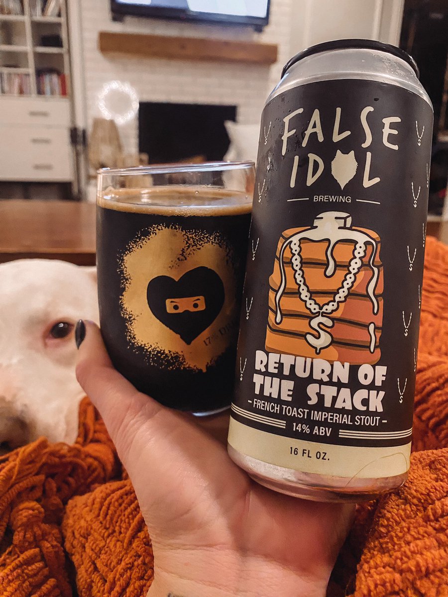 sode_kate's tweet photo. Sunday was top tier: Couch snuggles, rom-coms, football, a nap, and one of my favorite stouts 🖤🖤 #ReturnOfTheStack #FalseIdolBrew https://t.co/iIaLefucKt