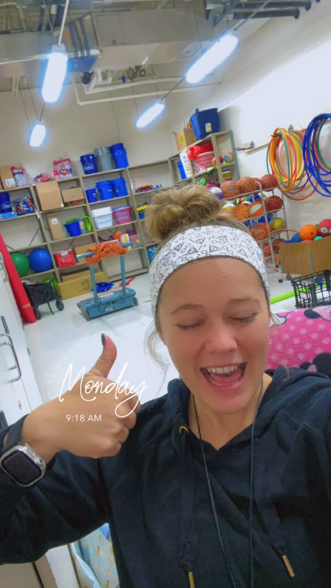 I’m very slow moving today. But I couldn’t do another day at home resting a week after surgery. So might as well take It easy at the best job ever. 

Let’s see if the body is all the way healed or not. 😂