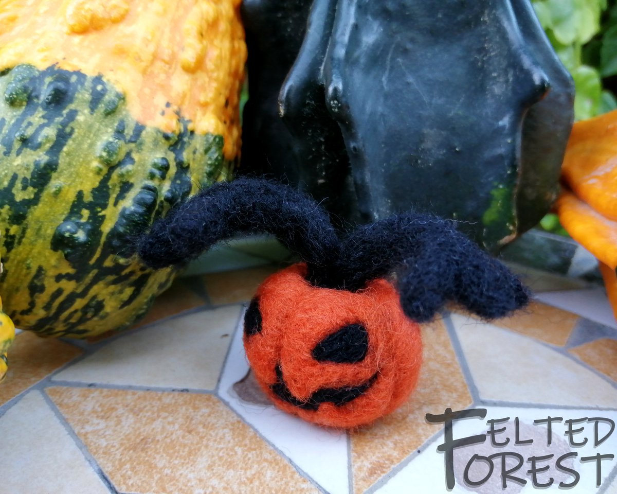 Felted_Forest's tweet image. Handy pumpkin✋🤚

#feltedforest #felting #feltingwool #feltingwoolcrafts #needlefelting #needlefeltinglover #felted #wool #handmade #handmadecraft #pumpkin #pumpkinseason #fall #autumn