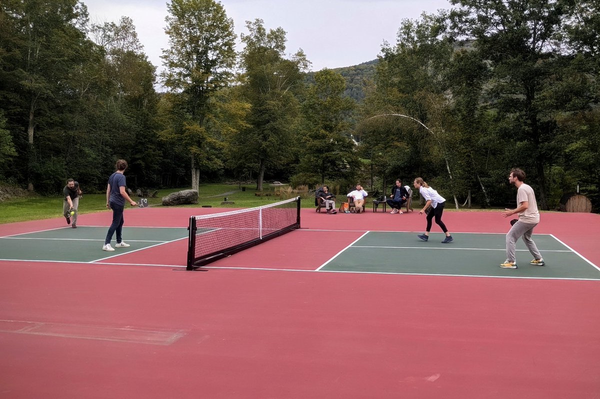 An intense round of climate CEO pickleball featuring @raphabenoi @gregory_landua @HelenaMerk @mr_adrianxyz with @stenverjerkku @RobbieHeilberg and @anranga95 as spectators. Climate week watch out!