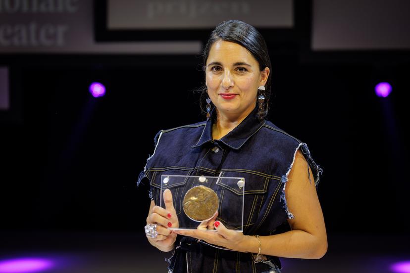 Trots op onze panelleden Mariana Aparicio en Maarten van Hinte! Mariana ontving gisteren de Theo d'Or, de prijs voor de beste actrice van het afgelopen seizoen en Maarten kreeg vrijdag voor zijn theatertekst ‘Queen of Disco’ voor <a href="/RANinc_/">RIGHTABOUTNOW INC.</a> De Toneelschrijfprijs 2023.