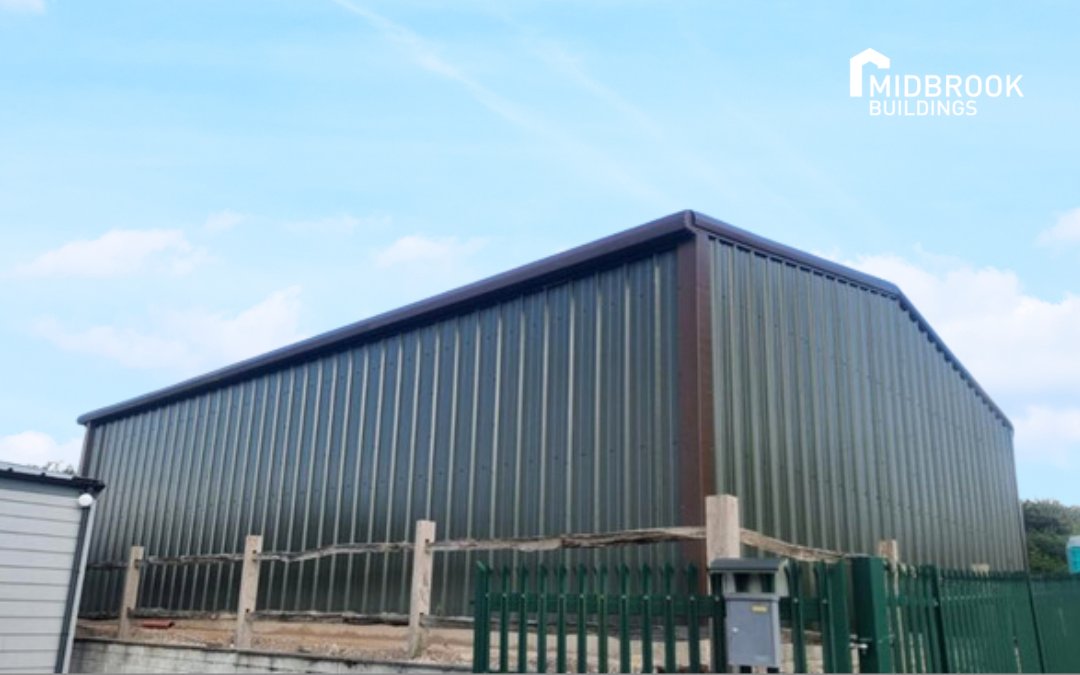 MidbrookBuildi1's tweet image. New #CommercialUnit at Intakes Lane Business Park nearing completion, available to rent from October 2023.

- Brand new B8 #StorageUnit with yard and parking. 

- Rent: £13,500 p.a. (Check VAT status)

Book a viewing now/learn more: buff.ly/3DGeqOW

#CommercialBuilding