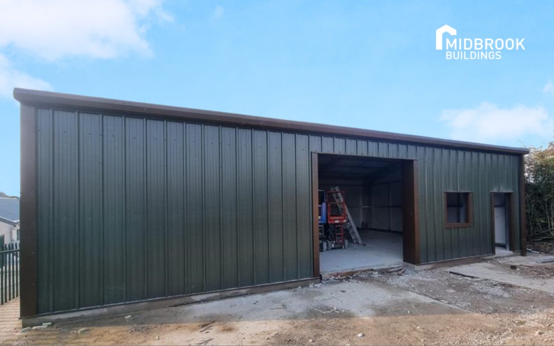 MidbrookBuildi1's tweet image. New #CommercialUnit at Intakes Lane Business Park nearing completion, available to rent from October 2023.

- Brand new B8 #StorageUnit with yard and parking. 

- Rent: £13,500 p.a. (Check VAT status)

Book a viewing now/learn more: buff.ly/3DGeqOW

#CommercialBuilding