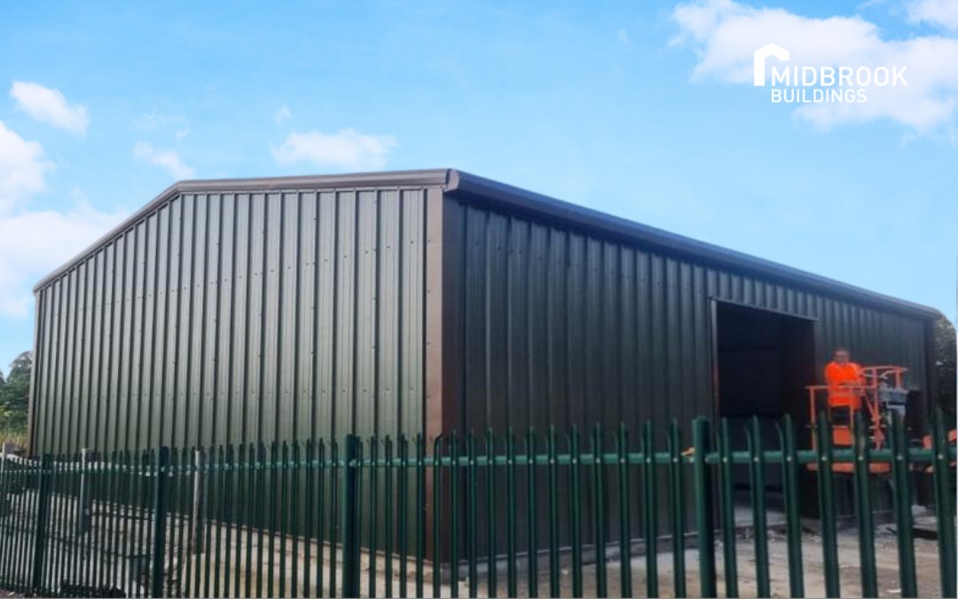 MidbrookBuildi1's tweet image. New #CommercialUnit at Intakes Lane Business Park nearing completion, available to rent from October 2023.

- Brand new B8 #StorageUnit with yard and parking. 

- Rent: £13,500 p.a. (Check VAT status)

Book a viewing now/learn more: buff.ly/3DGeqOW

#CommercialBuilding
