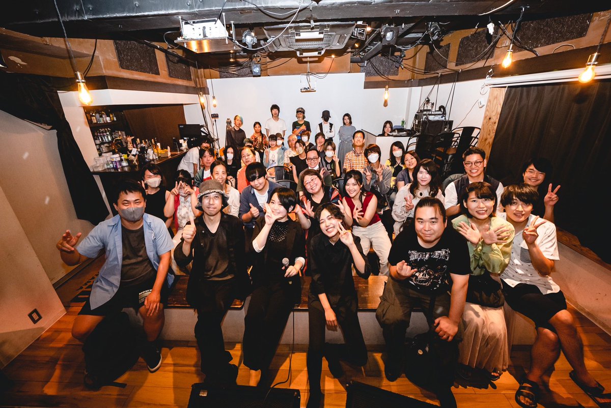 kino_konokokko's tweet photo. CLARIワンマンの集合写真たちです！！
お客さんも演者もいい顔ですねぇ〜

とっても素敵なお写真ありがとうございます！！

photo by なべ　@gunsjamzeppelin https://t.co/lUD1m9I0ZI