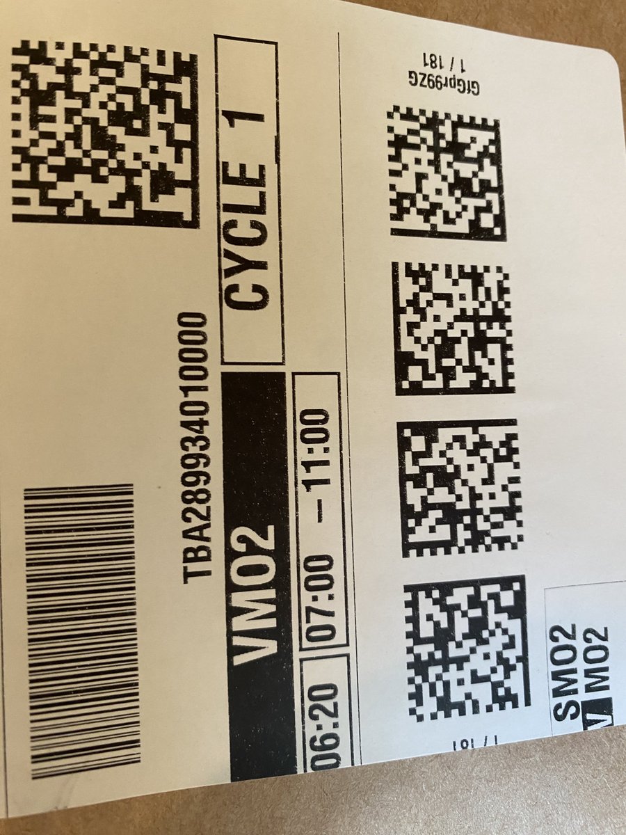 BogdaKelly's tweet photo. @amazonhelp. Misdelivered packages.  Your responsibility to figure out the delivery companies. https://t.co/zuVc5rzak3