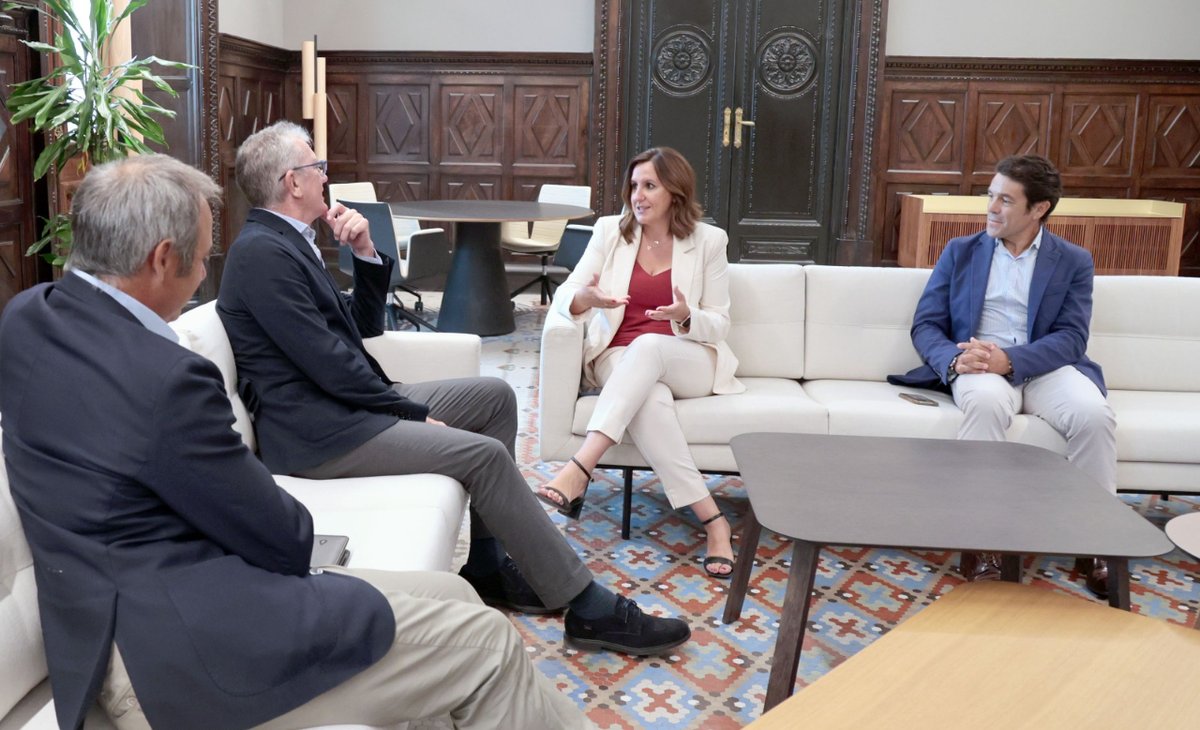 Ajuntament València (@ajuntamentvlc) on Twitter photo 💧Recibimos al presidente de <a href="/GlobalOmnium/">Global Omnium</a>, quien ha mostrado su interés en colaborar en la Capitalidad Verde Europea de #València, <a href="/EUGreenCapital/">EU Green Capital</a> 🌿, como empresa puntera en temas medioambientales ♻️ y de sostenibilidad 🌏. #EUGreenCapital 2024 🇪🇺 💧Recibimos al presidente de <a href="/GlobalOmnium/">Global Omnium</a>, quien ha mostrado su interés en colaborar en la Capitalidad Verde Europea de #València, <a href="/EUGreenCapital/">EU Green Capital</a> 🌿, como empresa puntera en temas medioambientales ♻️ y de sostenibilidad 🌏. #EUGreenCapital 2024 🇪🇺