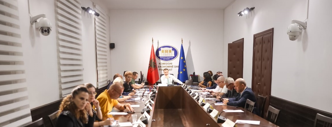 IdpAlbania's tweet image. Komisioni për Ekonominë dhe Financat i Kuvendit miratori projektligjit “Për disa shtesa dhe ndryshime në ligjin nr. 119/2014 “Për të drejtën e informimit”. Komisioneri Dervishi tha se përmirësimet synojnë forcimin e transparencës dhe llogaridhënies së autoriteteve publike.