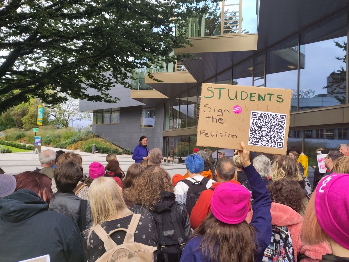 Clare Andrews (@clarepandrews) on Twitter photo We're still picketing <a href="/UCU_Stirling/">UCU Stirling</a>. Why aren't management negotiating?
All staff want to get back to work helping uni students to learn, but we can't do that unless we have fair pay & fair working conditions - because these make for our students' learning conditions #UCURising We're still picketing <a href="/UCU_Stirling/">UCU Stirling</a>. Why aren't management negotiating?
All staff want to get back to work helping uni students to learn, but we can't do that unless we have fair pay & fair working conditions - because these make for our students' learning conditions #UCURising