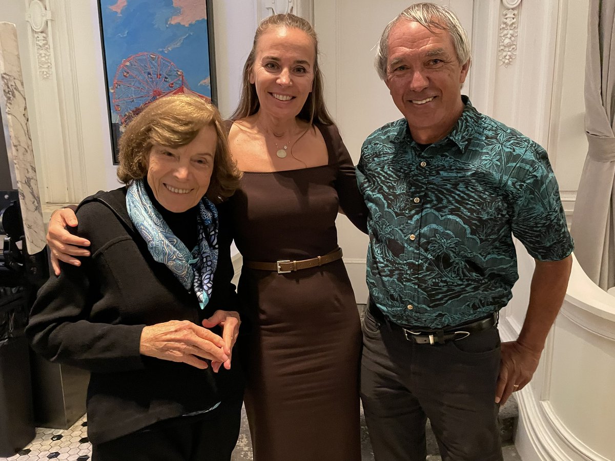 Great to meet with Her Deepness @SylviaEarle and Nainoa Thompson from @hokuleacrew. Coming together to support a vision for the #Pacific 

#NainoaThompson
#HopeSpots @MissionBlue