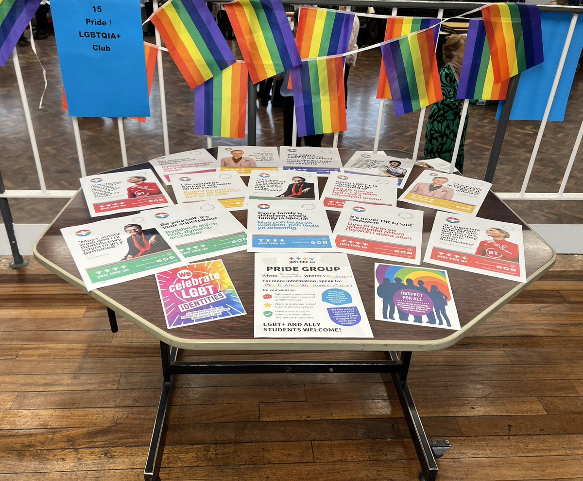 Our Pride Group table all ready for the ‘Fresher’s Fair’ - courtesy of some colourful @JustLikeUsUK resources🏳️‍🌈 They helped to get the conversation going 😊 The group, which will be supported by 6th Form students, is for all LGBT+ and ally students. #InclusiveSchool #SafeSpace