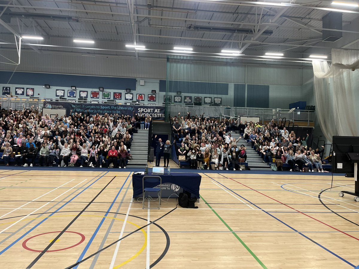 Sam Meredith tweet media