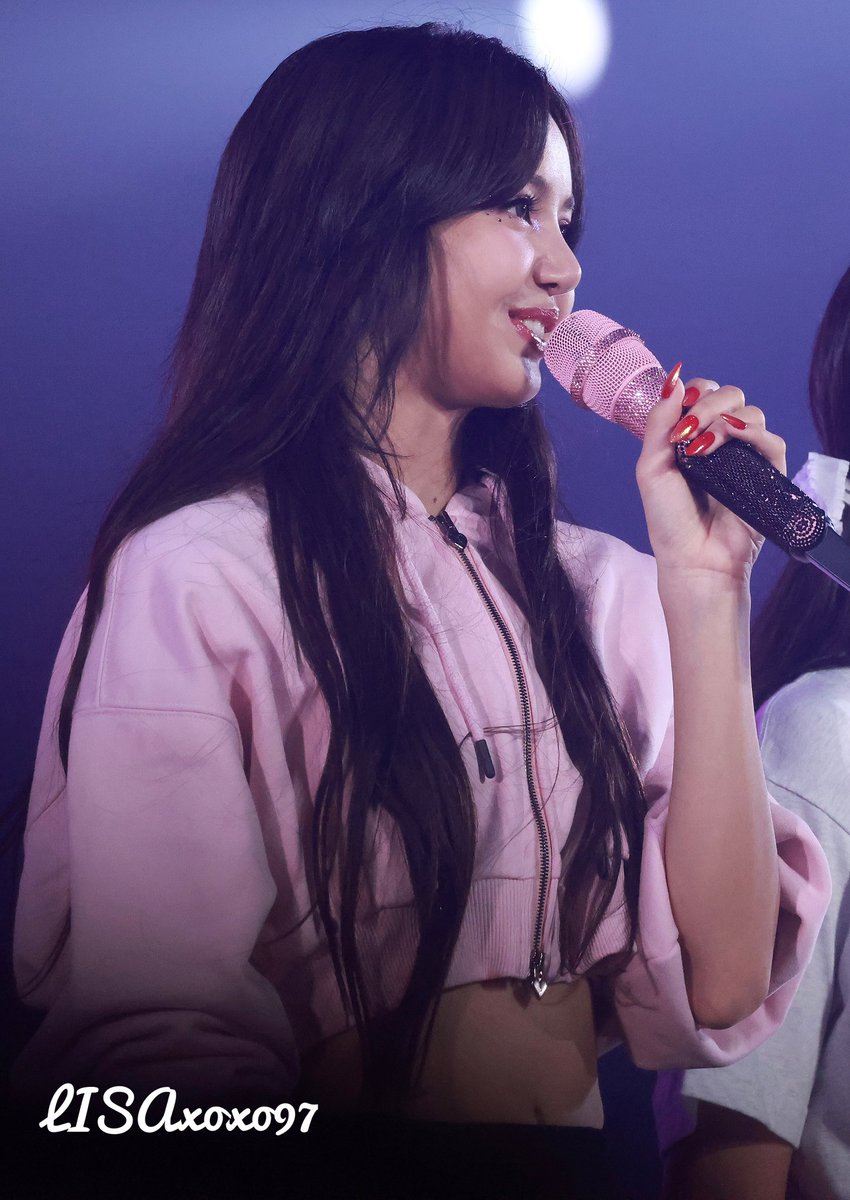 Hug Lisa tweet media