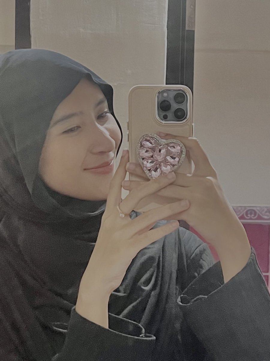 bungsmlnd's tweet photo. love pop socket: https://t.co/APY7LEFExN https://t.co/PIUjXK6TrT