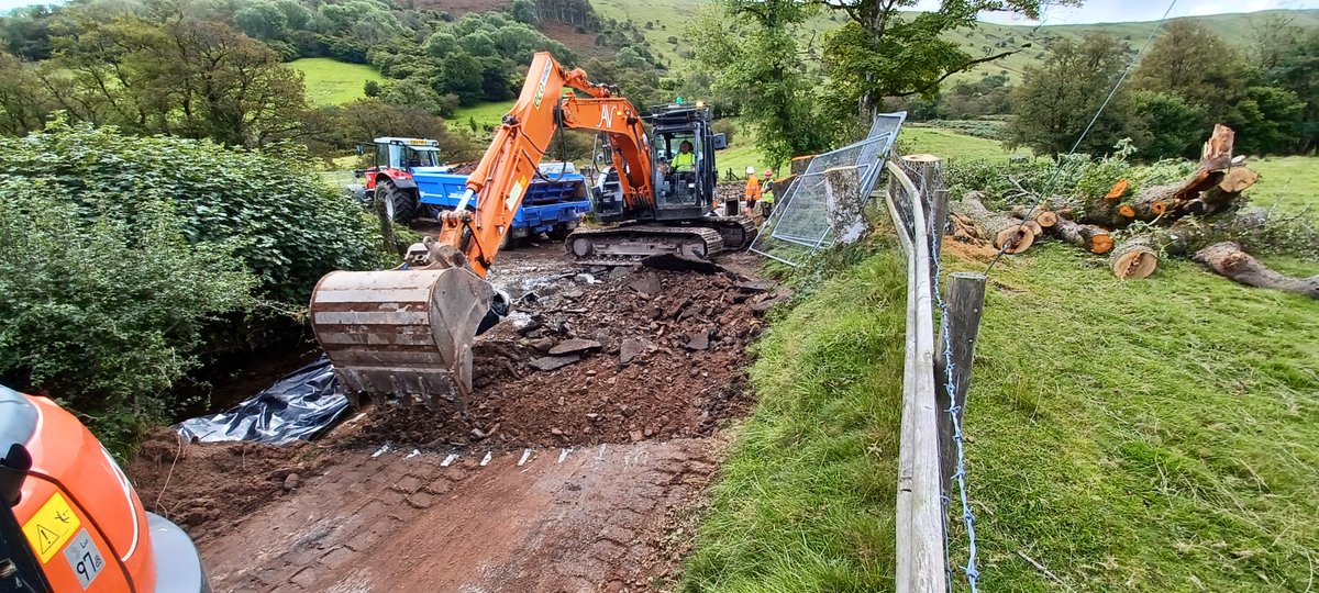 🚜Work has started on the #Senni river to replace the broken pipe bridge with a new small clear span bridge. The current bridge is blocking gravel supply and obstructing fish like salmon and trout from swimming further up the river to spawn.