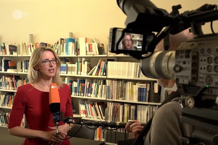 Uns als Gesellschaft ist es genommen worden, die Zeit der Pandemie gemeinsam aufzuarbeiten und zu heilen, sagt <a href="/alena_buyx/">Alena Buyx</a> im <a href="/heute/">heute</a>-Journal. "Das wäre so wichtig gewesen, gerade mit Blick auf die Jungen, da gab es eine unerwiderte Solidarität." 
Beitrag➡️ zdf.de/nachrichten/he…