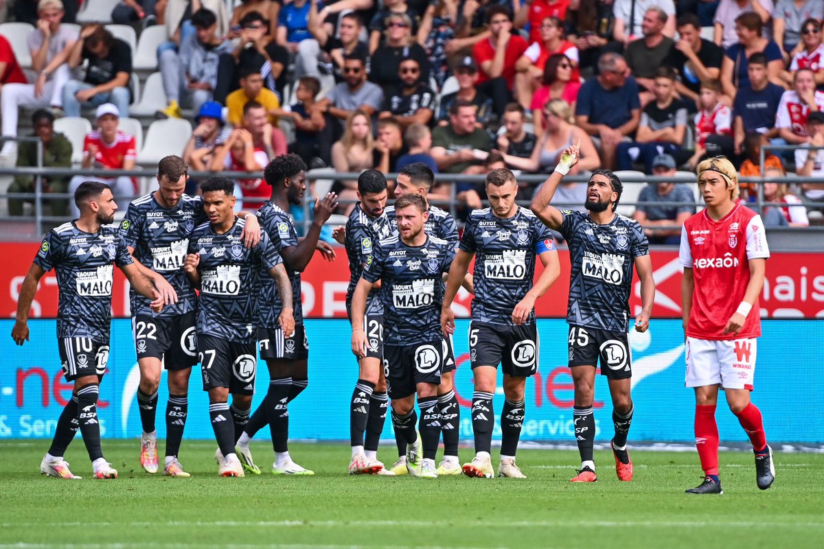 Victoire ! Grosse force de caractère pour retourner le match et gagner à Reims 💪
Rdv samedi à la maison contre Lyon ⚽️
Allez Brest 🔴⚪️