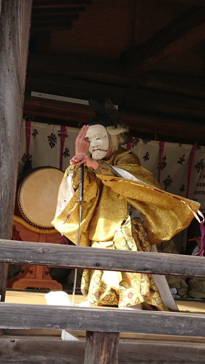 goshuinchou's tweet photo. #敬老の日だからカッコイイ爺さん婆さんを貼ろう

過去何回か貼ってますが稲毛浅間神社の十二座神楽「翁の舞」の翁、四方に剣を突き立てて印を結んでる所カッコよすぎた。 https://t.co/AfLZdzOnGy