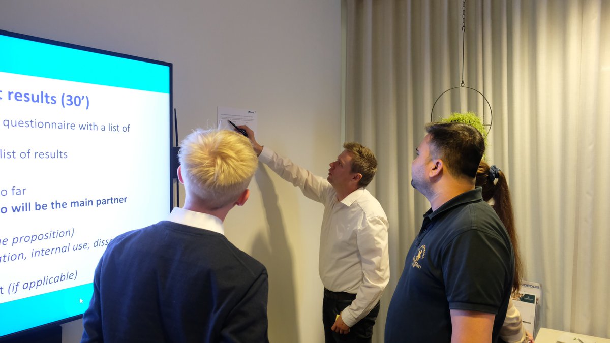 suink_eu's tweet image. The @suink_eu partners met last week in #Oulu 🇫🇮 hosted by @KairaClan to discuss project's progress after 1 year and upcoming activities!

After a very fruitful meeting, we took the chance for a interesting site visit to @TactoTek, industry leader in #IMSE technology⬇️