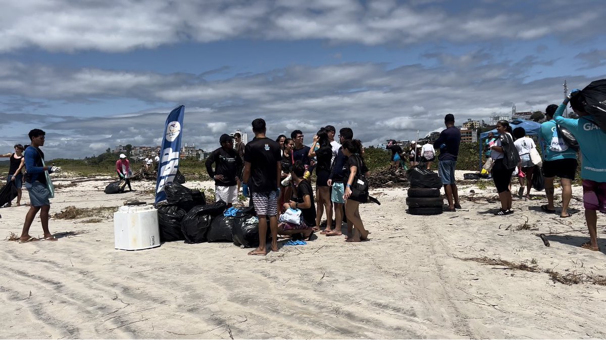 GAP_ilheus's tweet photo. Dia Mundial de Limpeza em Ilhéus. Viva a mobilização comunitária . Praia da Avenida limpa para receber os filhotinhos de tartarugas marinhas. #WorldCleanupDay2023 #VCnoJM https://t.co/ZgK5zNu7wV