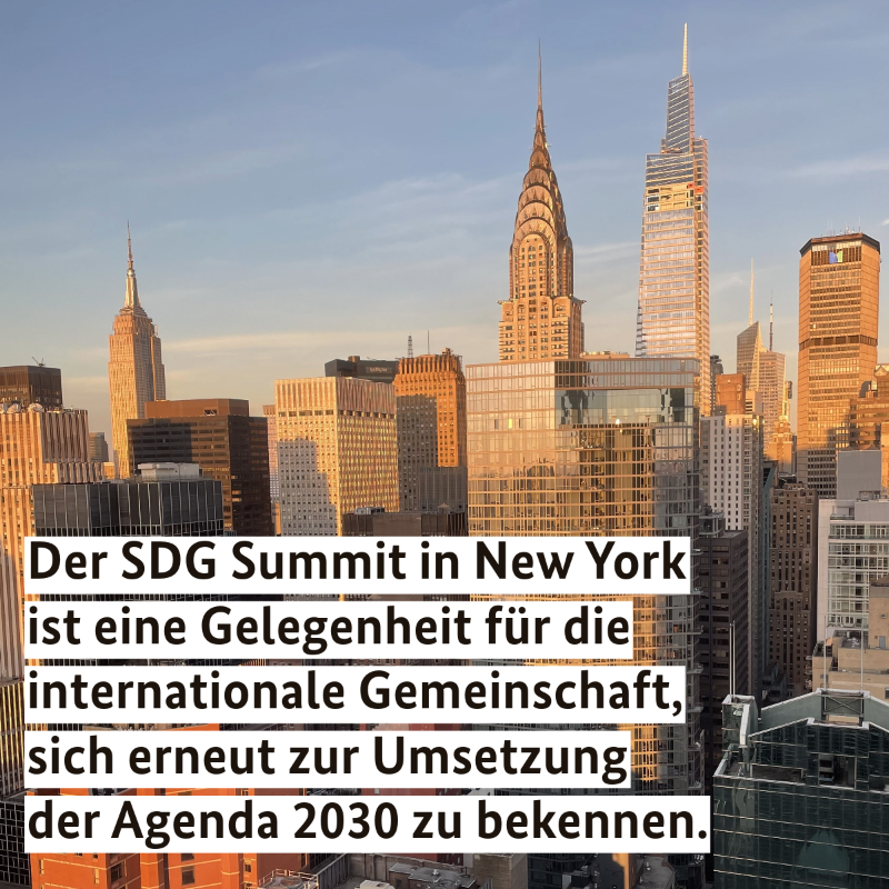 BMZ_Bund's tweet photo. Heute startet der #SDG-Summit in New York. Die @UN hat die Staats- und Regierungschefs aufgefordert, beim diesjährigen Gipfel möglichst konkrete Beiträge zu einem „Rettungsplan für die Menschheit und den Planeten“ zu leisten. 

So engagieren wir uns für die #Agenda2030 👇