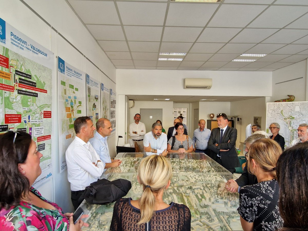 BdT_Occitanie's tweet photo. Le 8/09, @oliviersichel et @alexIholroyd étaient à #Nîmes #Pissevin, un quartier #QPV dont le dvpt éco et la rénovation des logements sont soutenus par la @BanqueDesTerr au travers notamment de la Foncière de redynamisation commerciale #ODIL 🏘️🤝
👉https://t.co/Mn6XgXB9oo https://t.co/1bnfQ5RLO0