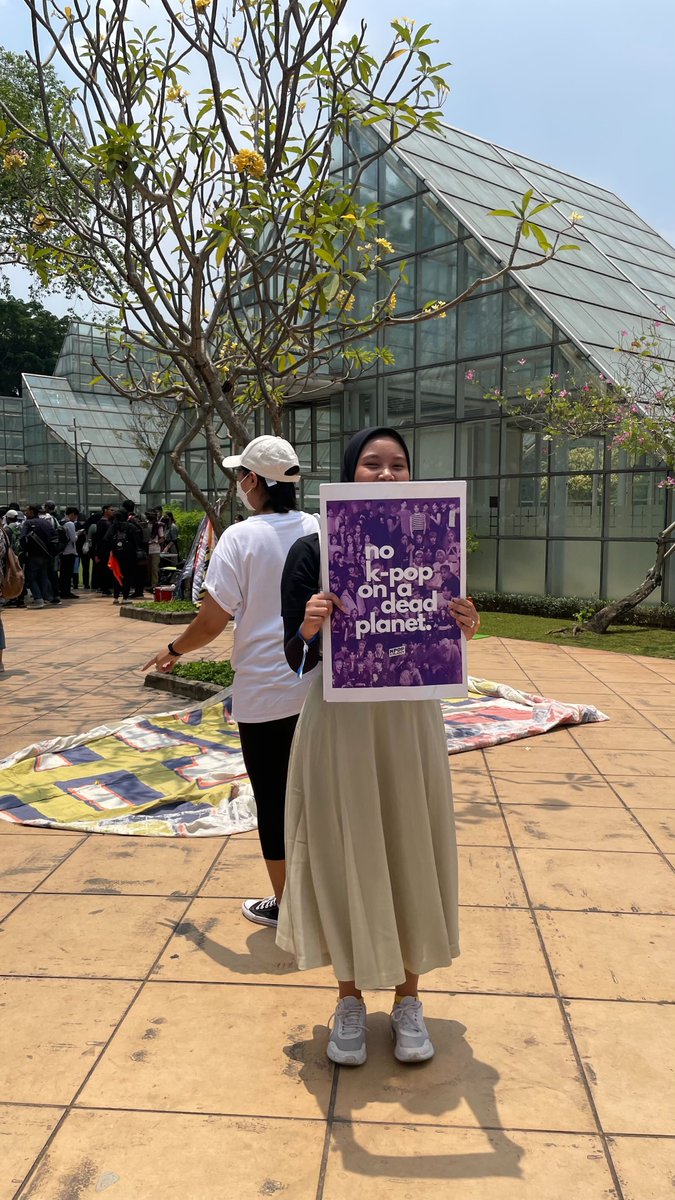 kpop4planet's tweet photo. Kpop4planet is participating in this year's #globalclimatestrike in Koreaย ๐ฐ๐ท, Indonesiaย ๐ฎ๐ฉ, and Japanย ๐ฏ๐ต!ย ๐
It's important for the youth to fight for our future!ย โญ๏ธ ๐Are you guys joining the GCS too?
share the photo with us!ย ๐ธ๐
#GCS #ClimateStrike #NKDP #NoKPopOnADeadPlanet #ClimateEmergency #ClimateActionNow
