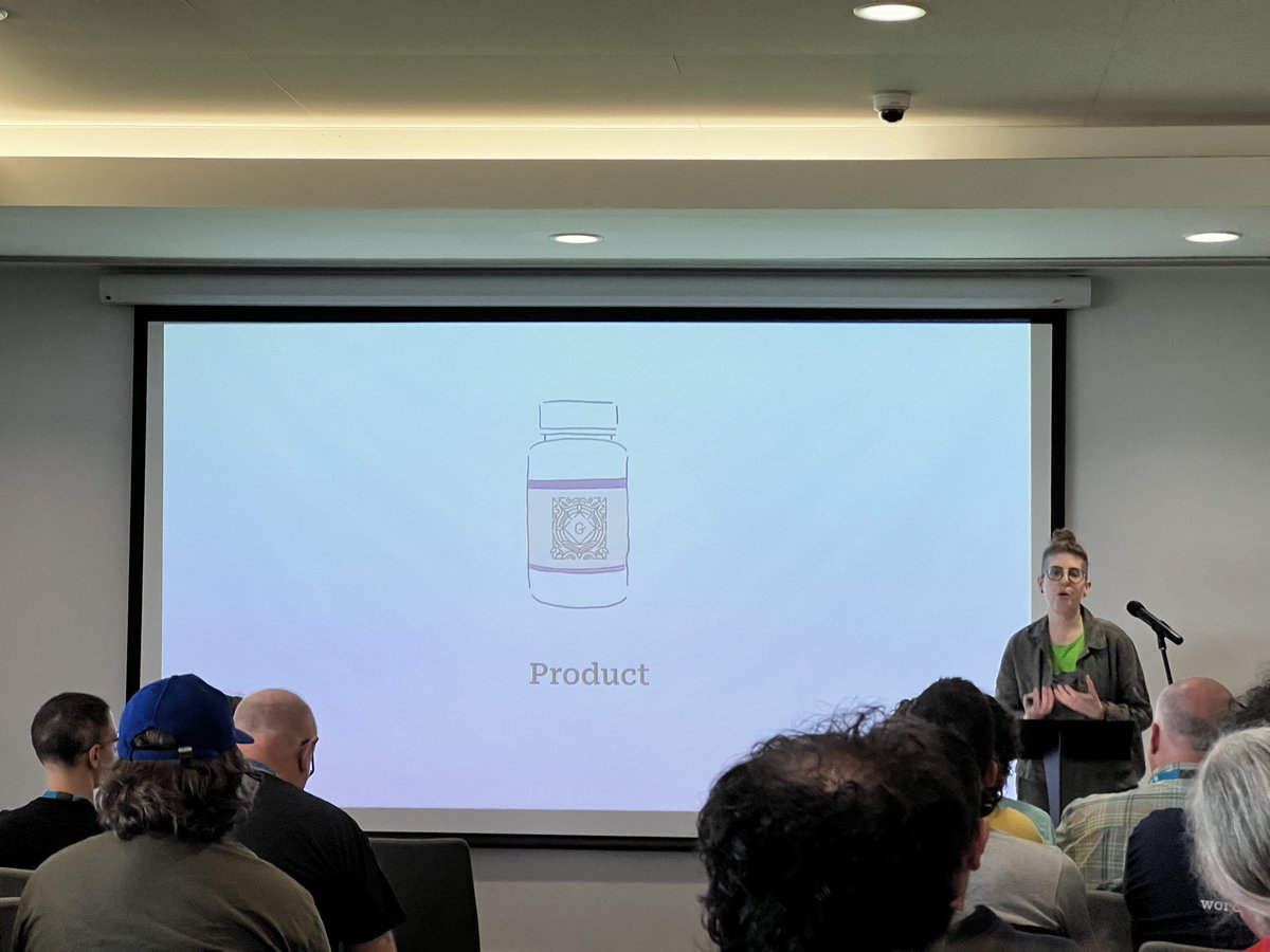 remkusdevries's tweet photo. Next up: @karmatosed on how we
can see the Gutenberg project as a product #WCWB https://t.co/gfxPA9YjWU