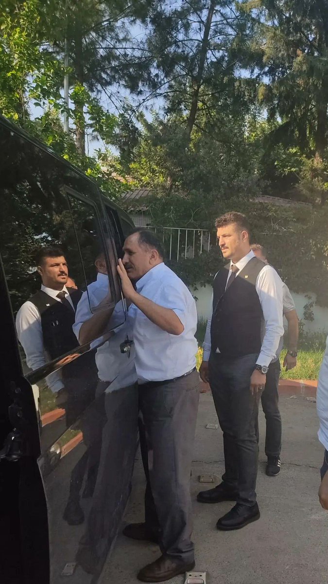 Dostluğun zerresi sadakat,
Zemini samimiyet,
Zirvesi vefadır.
Hayatımızdaki iyi kimseler ise rızıktır. Cenab-ı Allah rızkımızı artırsın.

Sevdiklerinizle birlikte sağlıklı, mutlu ve huzurlu bir #hafta geçirmeniz #Dua'sıyla.🤲

#hayırlıhaftalar 
#ümitözdag #ALTIN #montella