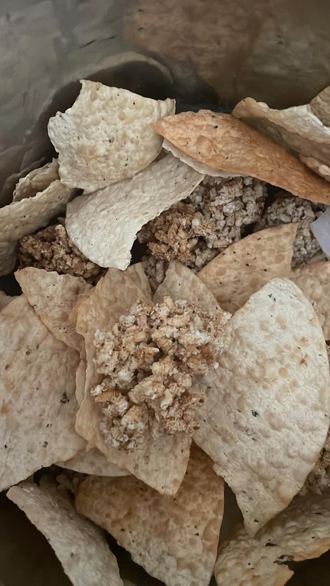 When the Kannada speaking chef, who had just moved to Amritsar heard the customer repeatedly sing “kuch kariye, kuch kariye, hai kuch kariye…”

She got him platefuls of papads, sandige, thenkol, muruku, kodebale…