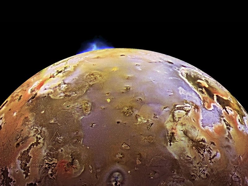 Amazing95588945's tweet photo. NASA's Galileo spacecraft caught Jupiter's moon Io undergoing a volcanic eruption https://t.co/6tsSlSt7Sn