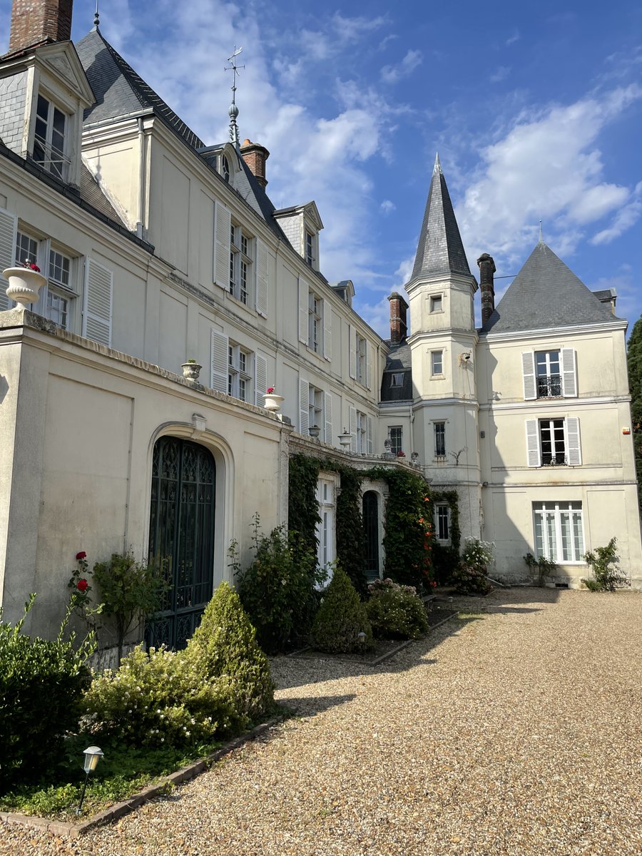 mapstr_app's tweet image. Kicking off September with the #Mapstr team in style! 🌟
From extraordinary places to meeting our awesome users, it's been a blast. 
Highlights include dinners at Cloche &amp;amp; Ojii, a special #dinstr at Nectar, and a team seminar in a timeless castle. 
🏰 Just sharing some #MondayJoy