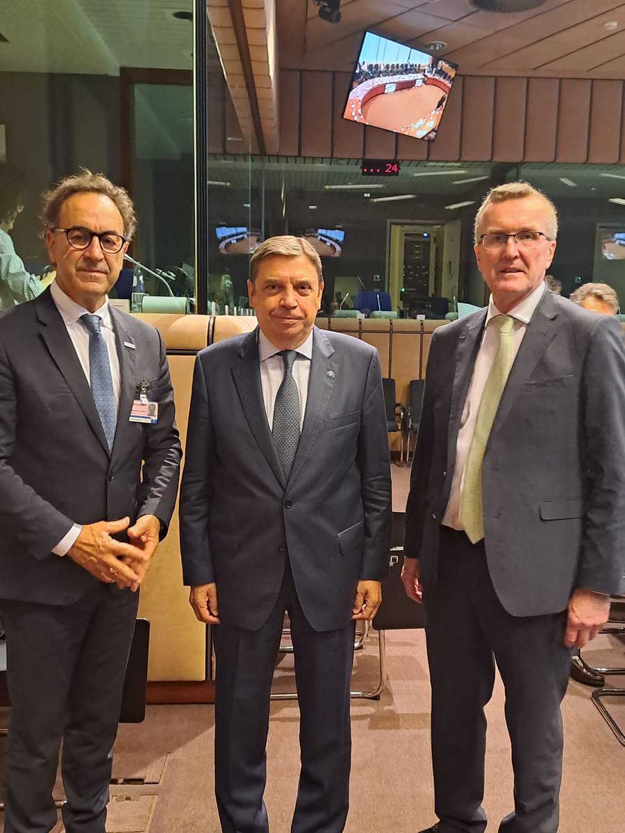 #Cogeca President @RamonArmengol5 and #Copa Vice-President @TimCullinan_IFA met with🇪🇸 Presidency @eu2023es ahead of the #AGRIFISH Council. The🗝️ topics discussed were #CAP and extreme weather, Ukraine and agri markets/trade, large carnivores and #soil health. The role of…